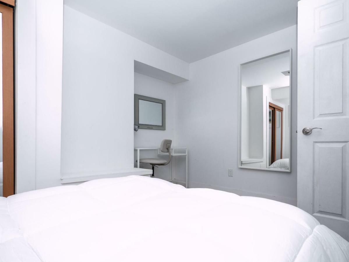 Cosy 1 Bedroom Suite In Leslieville Торонто Екстер'єр фото